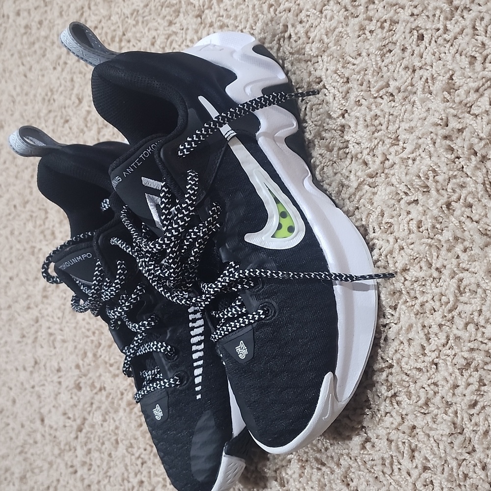 Nike Boy's Black and White Athletic Sneakers - Picture 3 of 6
